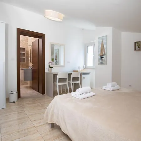 Nina Apartment