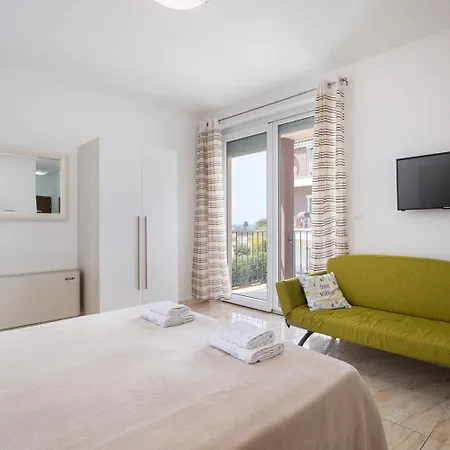 Nina Apartment *
